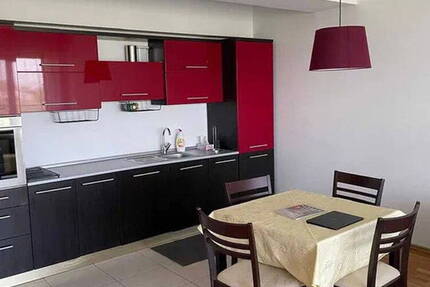 Schöne 3 Zimmer Wohnung mit Balkon, Einbauküche, Keller und Parkplatz