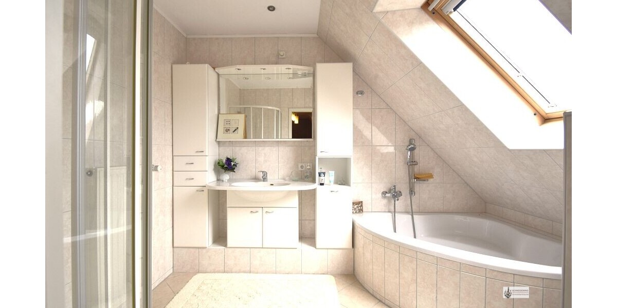 Großes modernisiertes EFH + EBK + Wintergarten + 3 Bäder mit 2 Stellplätzen vor dem Haus - Doppelhaushälfte Syke / Siedlung Gessel Gessel | Angebot:24213112