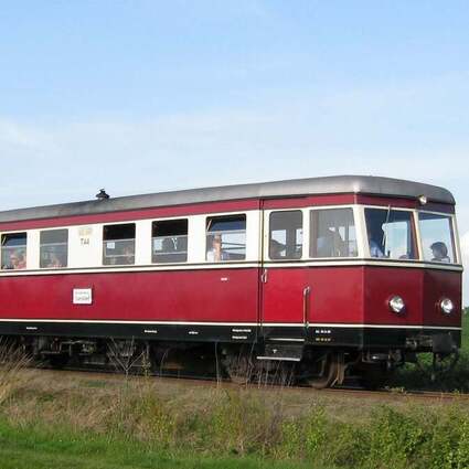 Triebwagenfahrt mit der Museums-Eisenbahn (Hin- und Rückfahrt)