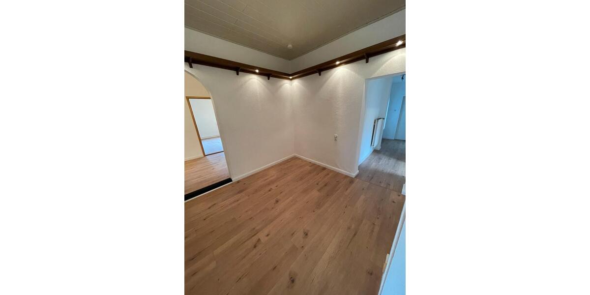 Erdgeschoßwohnung Delmenhorst - 5 Zimmer, 130 m&sup2;, 1.250&euro; | Angebot:26338135