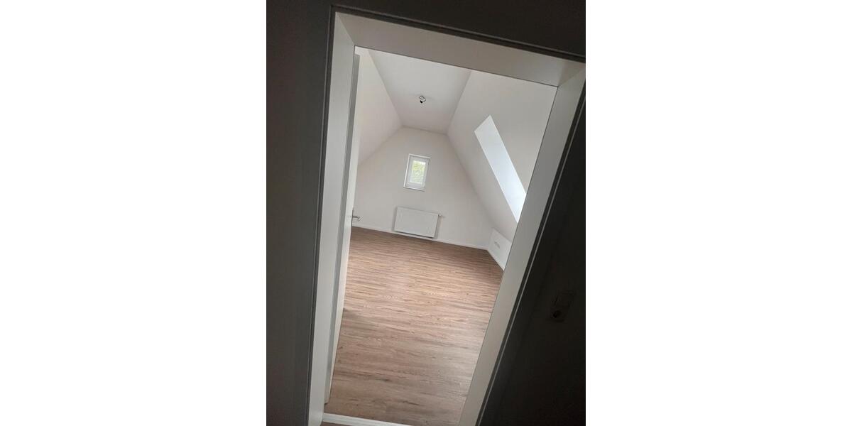 Dachgeschoßwohnung Hude (Oldenburg) - 5 Zimmer, 100 m&sup2;, 900&euro; | Angebot:26699500