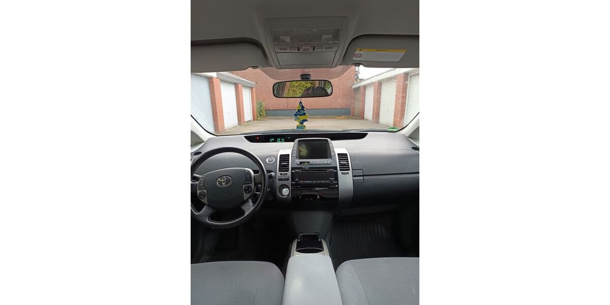 Toyota Prius 102.000 km 7.500 € Bremen 28327