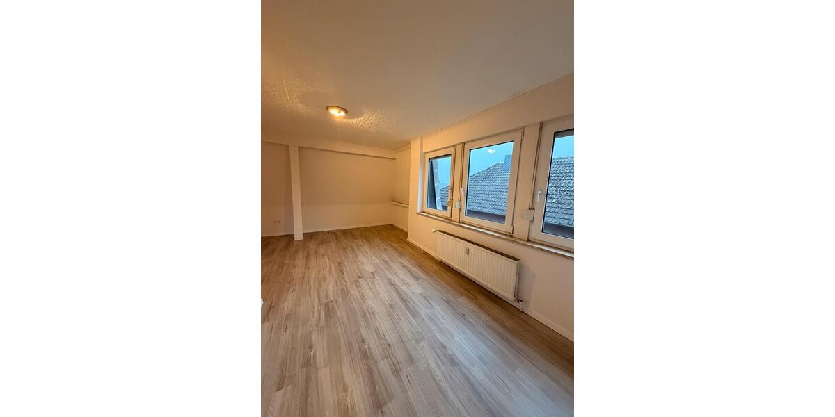 Dachgeschoßwohnung Bremen Neustadt - 6.5 Zimmer, 158 m&sup2;, 1.800&euro; | Angebot:25236213
