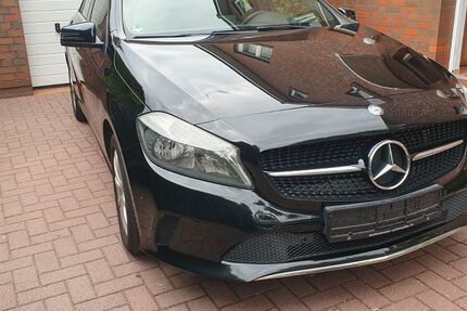 Mercedes-Benz A 180 121.400 km 12.500 &euro; Bremen 28357