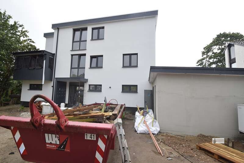 Penthouse - Wohnung Neubau 2 Zimmer zum 1.7. 2026 mit Rollläden + Stellplatz ohne Küche - Einfamilienhaus Weyhe Leeste | Angebot:26764876