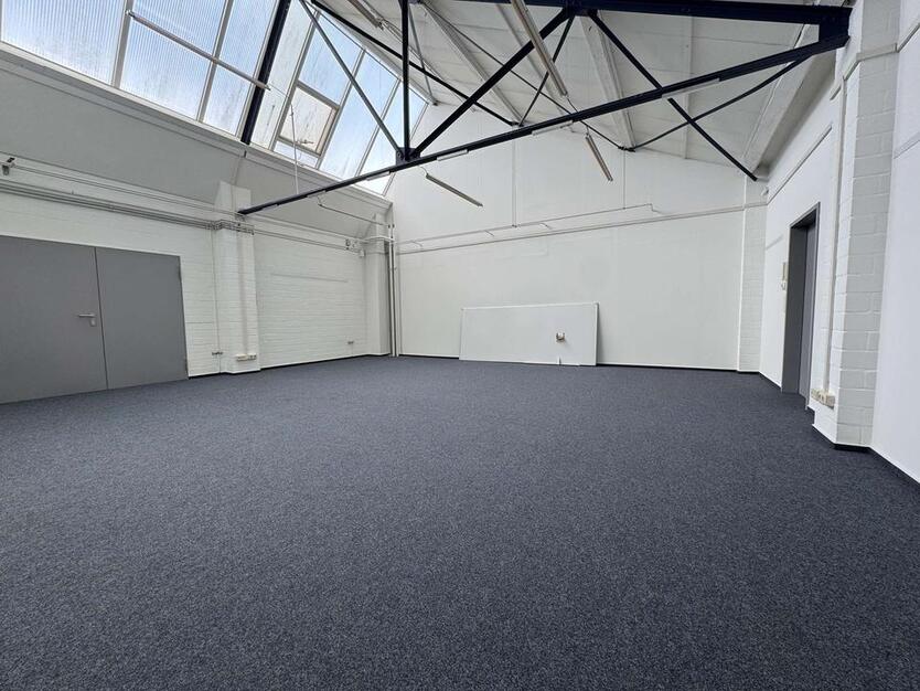 Kleines, helles Atelier mit Industrie-Flair! Bürogemeinschaft am Wollelager!