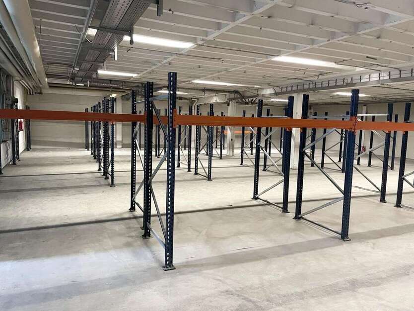 Halle in Delmenhorst 1.920 € 400 m² zimmer