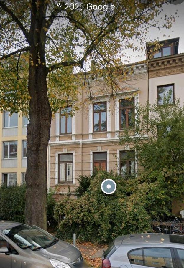 Grundstück mit sanierungsbedürftigem Haus in zentraler City-Lage