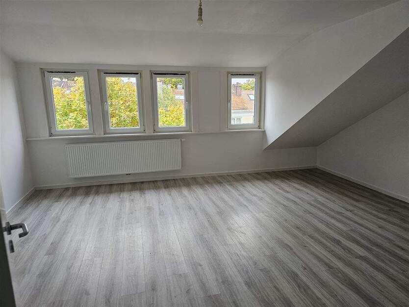 Geheimtipp im Viertel 2 ruhige, helle, geräumige Zimmer über den Dächern der Mathildenstrasse. Erstbezug nach Sanierung. Ideal für Single oder Pa 2 zimmer
