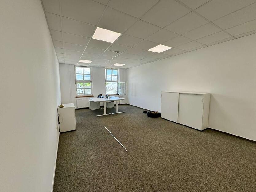 Home-Office ade! Großzügiger Raum auch für Existenzgründer!