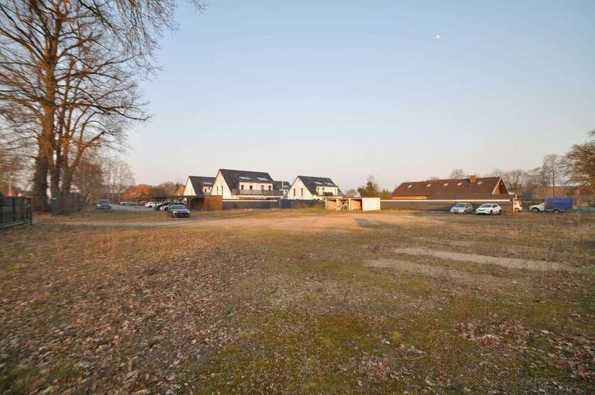 Grundstück zu verkaufen in Stuhr 850.000 € 2196 m²