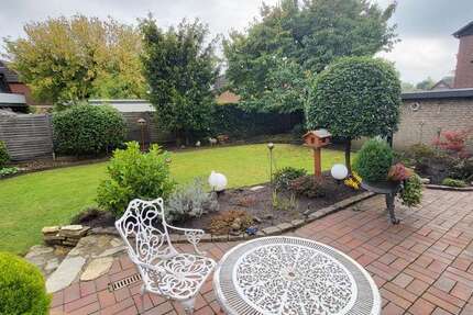 Haus zum Kaufen in Delmenhorst 378.900 € 216.4 m² 6 zimmer