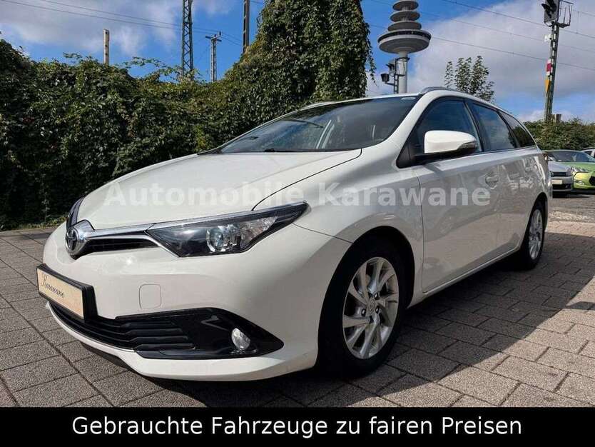 Toyota Auris 153.000 km 8.900 € Bremen 28215