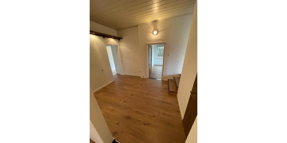 Erdgeschoßwohnung Delmenhorst - 5 Zimmer, 130 m&sup2;, 1.250&euro; | Angebot:26338135