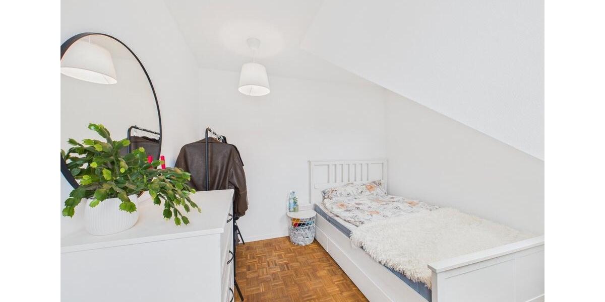 Dachgeschoßwohnung Bremen Neustadt - 4 Zimmer, 85 m&sup2;, 1.070&euro; | Angebot:26620124