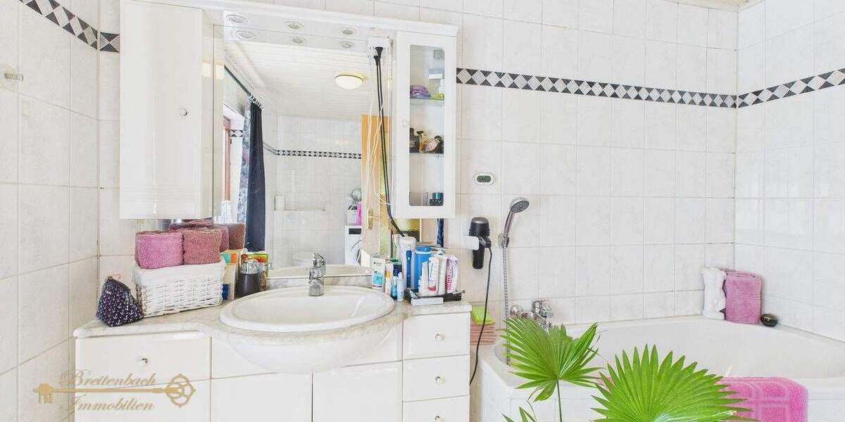 Mehrfamilienhaus, Wohnhaus Lilienthal Frankenburg - 6 Zimmer, 157 m&sup2;, 259.000&euro; | Angebot:25818919