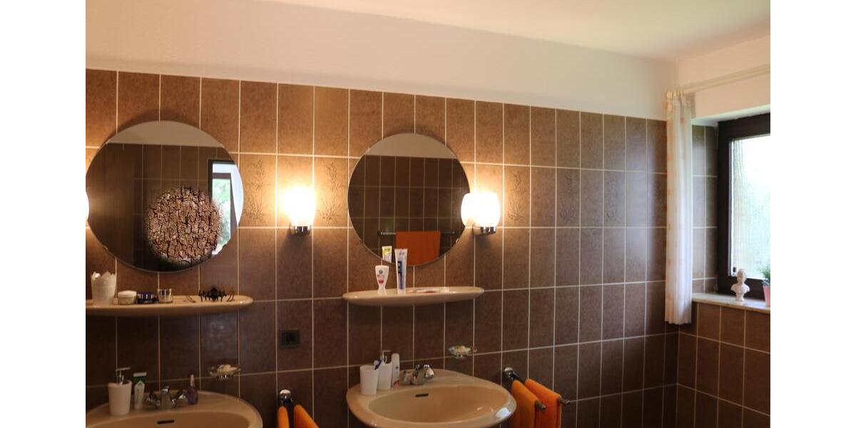 Einfamilienhaus Hude (Oldenburg) - 6 Zimmer, 206 m&sup2;, 549.000&euro; | Angebot:27081609