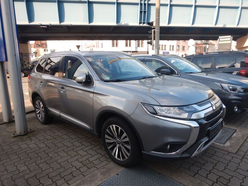 Mitsubishi Outlander 76.869 km 17.650 € Bremen 28207