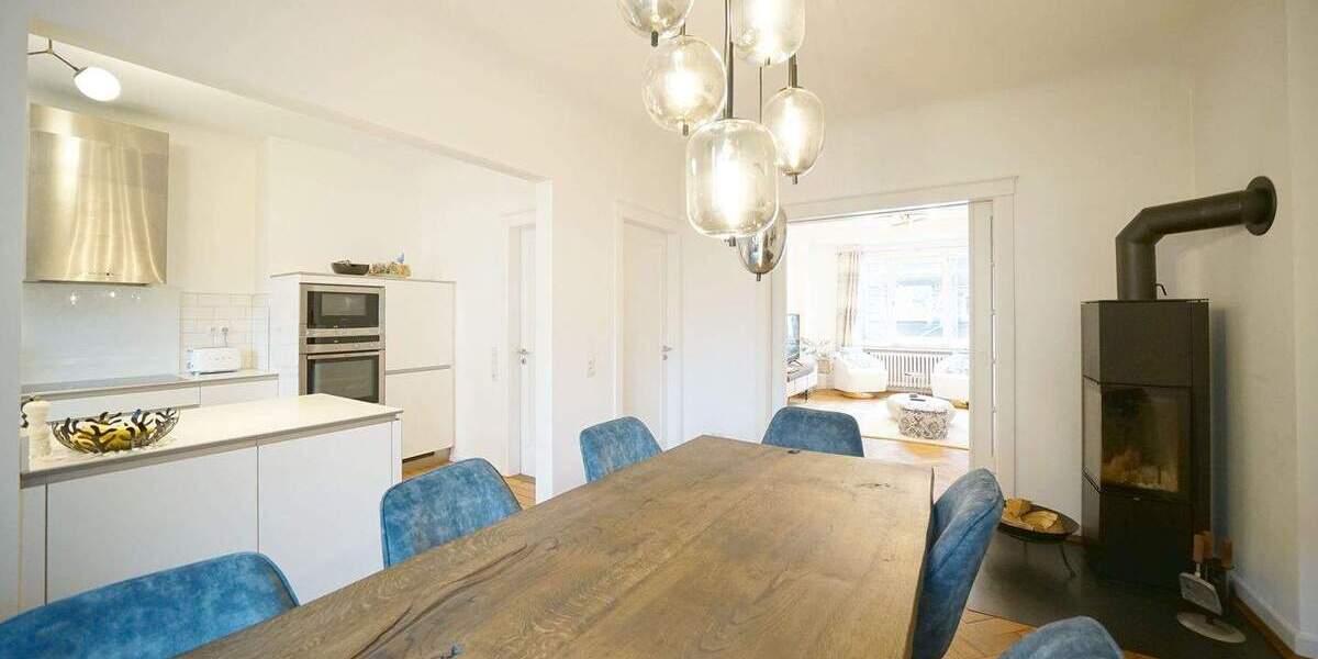 Reihenmittelhaus Bremen Schwachhausen - 8 Zimmer, 207 m&sup2;, 949.000&euro; | Angebot:25769345