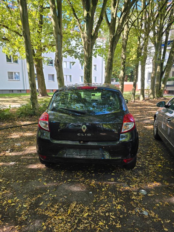 Renault Clio 180.000 km 1.900 € Bremen 28755