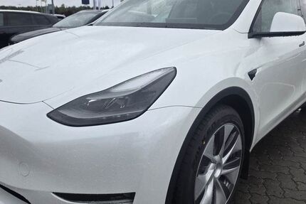 Tesla Model Y 26.700 km 37.900 € Bremen 28777