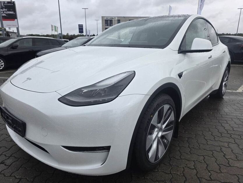Tesla Model Y 26.700 km 37.900 € Bremen 28777