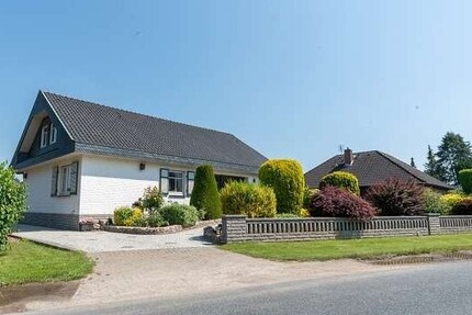Ein Zuhause zum Verlieben Repräsentatives Einfamilienhaus mit traumhaftem Garten, Wellness + Garage - Haus Syke Heiligenfelde, Niedersachsen | Angebot:27070455