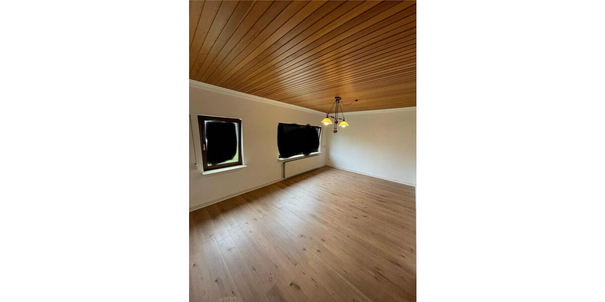 Erdgeschoßwohnung Delmenhorst - 5 Zimmer, 130 m&sup2;, 1.250&euro; | Angebot:26338135